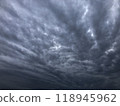 黑暗的天空與流動的烏雲 118945962