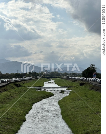 river and sky 118946512