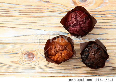 Mix of muffins ( cupcake ) chocolate , vanilla , berries . Top view Mix of muffins ( cupcake ) chocolate , vanilla , berries . Top view 118946891