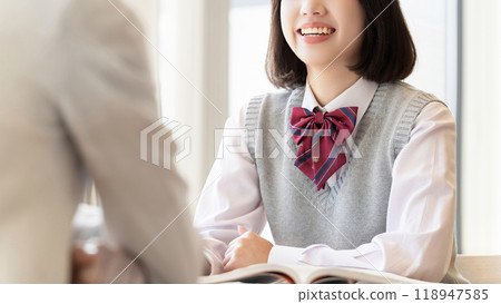 Exam takers/high school girls taking classes at cram school 118947585