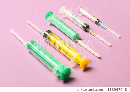 Top view of medical syringes on colorful background with copy space. Injection equipment concept 118947648