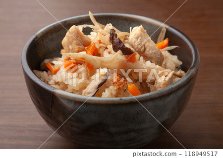 Chicken and burdock rice 118949517