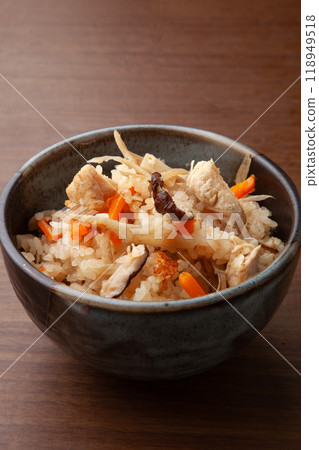 Chicken and burdock rice 118949518
