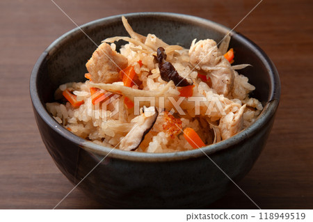 Chicken and burdock rice 118949519