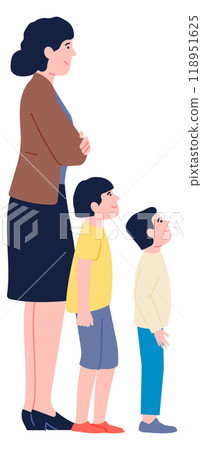 Woman with two kids looking right. Standing family 118951625
