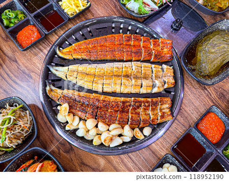 Korean food. Grilled eel. Three flavors. Spicy sauce, salt, soy sauce 118952190