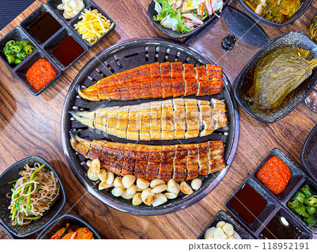 Korean food. Grilled eel. Three flavors. Spicy sauce, salt, soy sauce 118952191