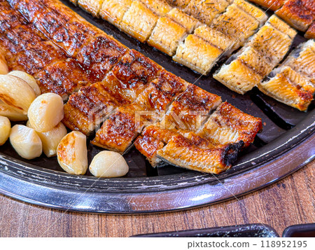 Korean food. Grilled eel. Three flavors. Spicy sauce, salt, soy sauce 118952195