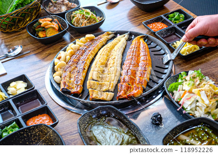 Korean food. Grilled eel. Three flavors. Spicy sauce, salt, soy sauce 118952226