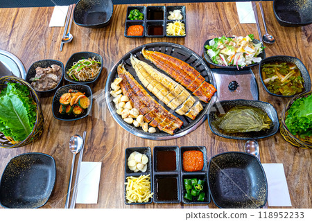 Korean food. Grilled eel. Three flavors. Spicy sauce, salt, soy sauce 118952233