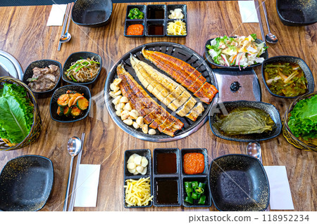 Korean food. Grilled eel. Three flavors. Spicy sauce, salt, soy sauce 118952234