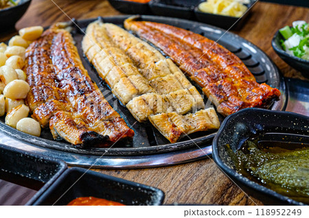 Korean food. Grilled eel. Three flavors. Spicy sauce, salt, soy sauce 118952249