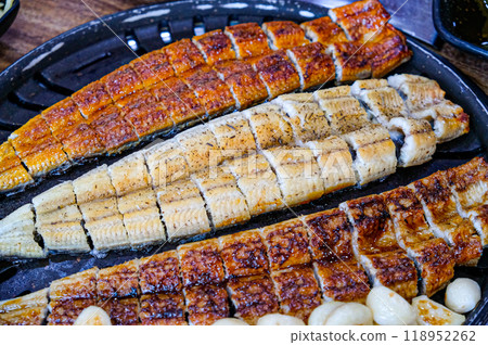 Korean food. Grilled eel. Three flavors. Spicy sauce, salt, soy sauce 118952262