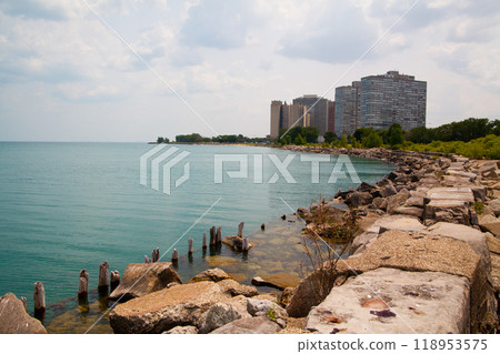 Tranquil Lake Meets Chicago Skyline: Contrasting Urban and Natural Landscape Tranquil Lake Meets Chicago Skyline: Contrasting Urban and Natural Landscape 118953575