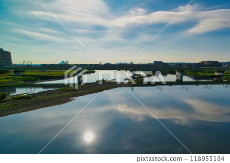從玉川水道橋看到的小田急線登戶風景 從玉川水道橋看到的小田急線登戶風景 118955184