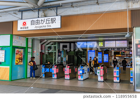 Jiyugaoka Station (Tokyu Toyoko Line), Meguro Ward, Tokyo 118955658