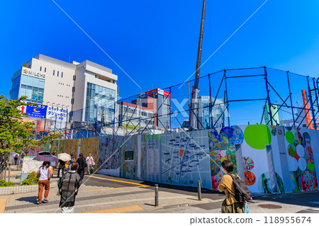 The streets of Jiyugaoka, Meguro Ward, Tokyo (redevelopment in front of the station) 118955674