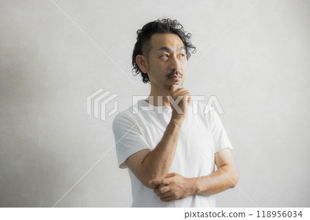 Thinking bearded man 118956034