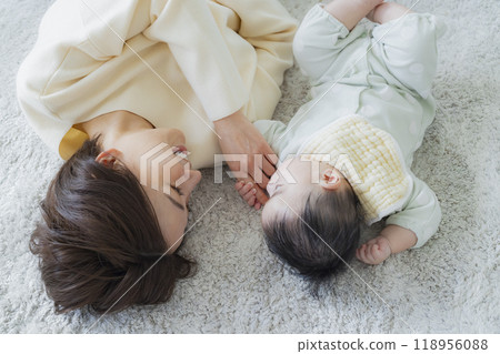 Baby and mother Baby and mother 118956088