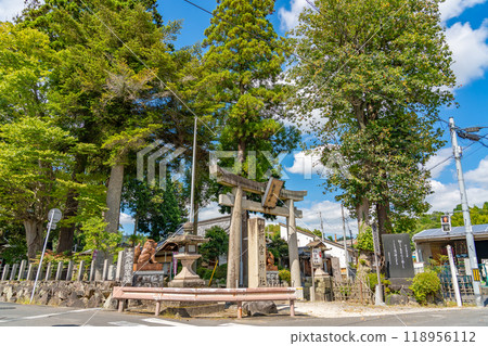 Near the entrance to Shingu Shrine, the Ichinomiya of Shigaraki, Shigaraki Town, Koka City, Shiga Prefecture 118956112