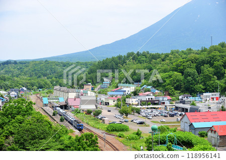 函館本線 新雪谷 JR 北海道 24 系 + 14 系(札幌)新雪谷 函館本線 新雪谷 JR 北海道 24 系 + 14 系(札幌)新雪谷 118956141