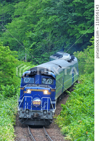 Hakodate Main Line Kutchan-Ozawa JR Hokkaido DD51-1142 (Hakodate) + 24 series + 14 series (Sapporo) Niseko 118956143