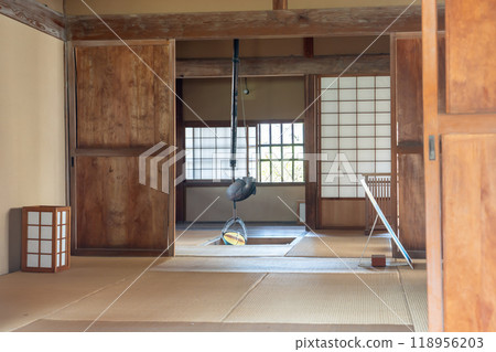 長野縣伊那市高遠市現存的江島森宅邸的壁爐內部 長野縣伊那市高遠市現存的江島森宅邸的壁爐內部 118956203