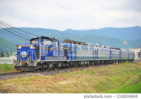石北本線 愛別化學生 JR 北海道 DD51-1142(函館)+ 14 系 + 24 系(札幌) 大雪 石北本線 愛別化學生 JR 北海道 DD51-1142(函館)+ 14 系 + 24 系(札幌) 大雪 118956668
