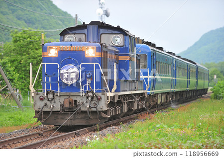 Sekihoku Main Line, Chuetsu-Kamikawa, JR Hokkaido, DD51-1142 (Hakodate) + 14 series + 24 series (Sapporo), heavy snow Sekihoku Main Line, Chuetsu-Kamikawa, JR Hokkaido, DD51-1142 (Hakodate) + 14 series + 24 series (Sapporo), heavy snow 118956669