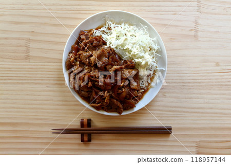 Pork mince with ginger and shredded cabbage with mayonnaise 118957144