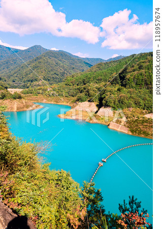 從展望台看到的奧島湖(垂直) 從展望台看到的奧島湖(垂直) 118957674