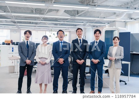 Business people working in a bright and clean office 118957784