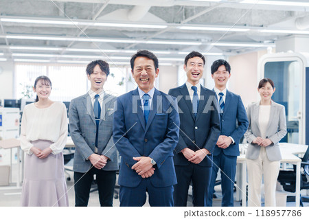 Business people working in a bright and clean office 118957786