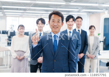 Business people working in a bright and clean office Business people working in a bright and clean office 118957791