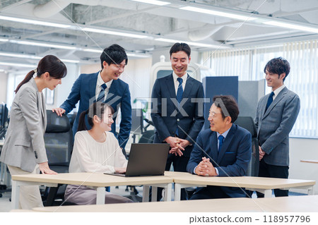 Business people working in a bright and clean office Business people working in a bright and clean office 118957796