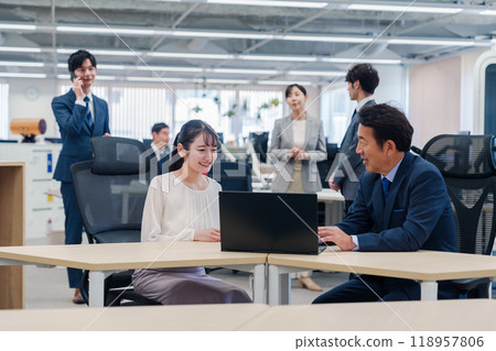 Business people working in a bright and clean office Business people working in a bright and clean office 118957806