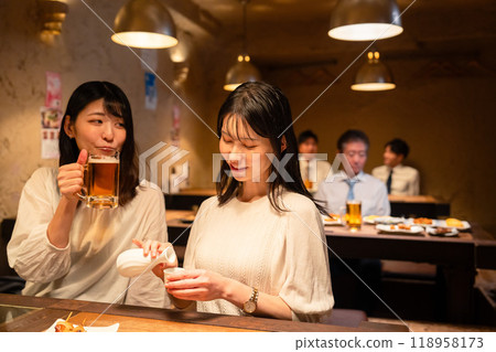 Izakaya Izakaya 118958173