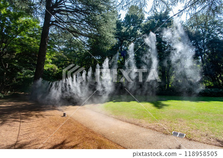 Mist shower in the garden of the Tokyo Metropolitan Teien Art Museum, Shirokanedai, Minato-ku, Tokyo Mist shower in the garden of the Tokyo Metropolitan Teien Art Museum, Shirokanedai, Minato-ku, Tokyo 118958505