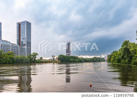 Moskva River and urban architecture of the capital downtown on a summer day 118959798