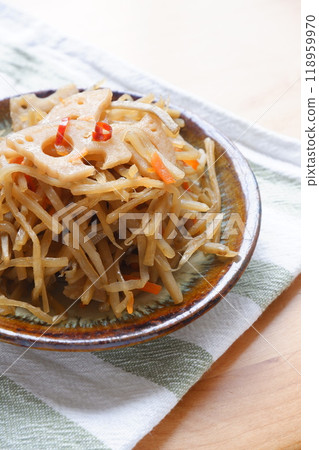 Kinpira gobo is a nutritious health food and a staple of home cooking. 118959970