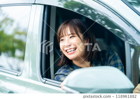 一個女人開車 一個女人開車去 118961882