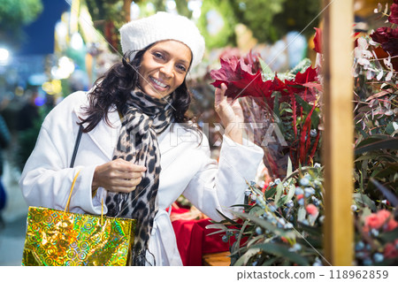 Woman choosing christmas bouquet flowers at street sale 118962859