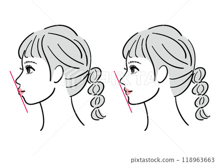 一個女人張開嘴前後的側影 118963663