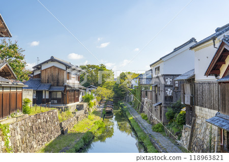 白牆倉庫林立的優雅景觀「八幡堀」(滋賀縣近江八幡市) 白牆倉庫林立的優雅景觀「八幡堀」(滋賀縣近江八幡市) 118963821