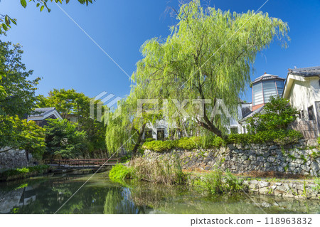 從八幡堀可見的河原美術館(滋賀縣近江八幡市) 從八幡堀可見的河原美術館(滋賀縣近江八幡市) 118963832