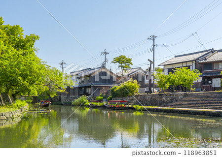 八幡堀的優雅風景（滋賀縣近江八幡市） 118963851