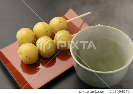 地瓜餃子、地瓜餃子和綠茶 地瓜餃子、地瓜餃子和綠茶 118964071