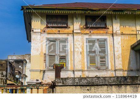 Old building in the old part of Bangkok, Thailand. Old building in the old part of Bangkok, Thailand. 118964419