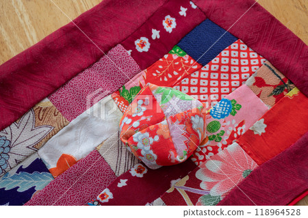 Patchwork of beanbag and wakame seaweed 118964528