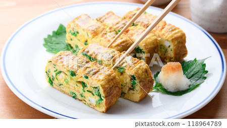 Tamagoyaki with green onions (egg roll with chopped green onions) Tamagoyaki with green onions (egg roll with chopped green onions) 118964789